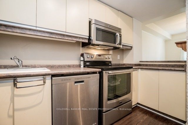 570 Wellington St W 2 Property Photo 8