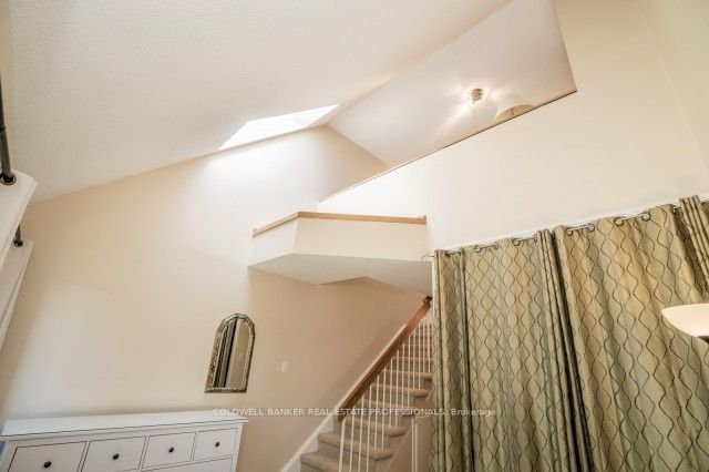 570 Wellington St W 2 Property Photo 11