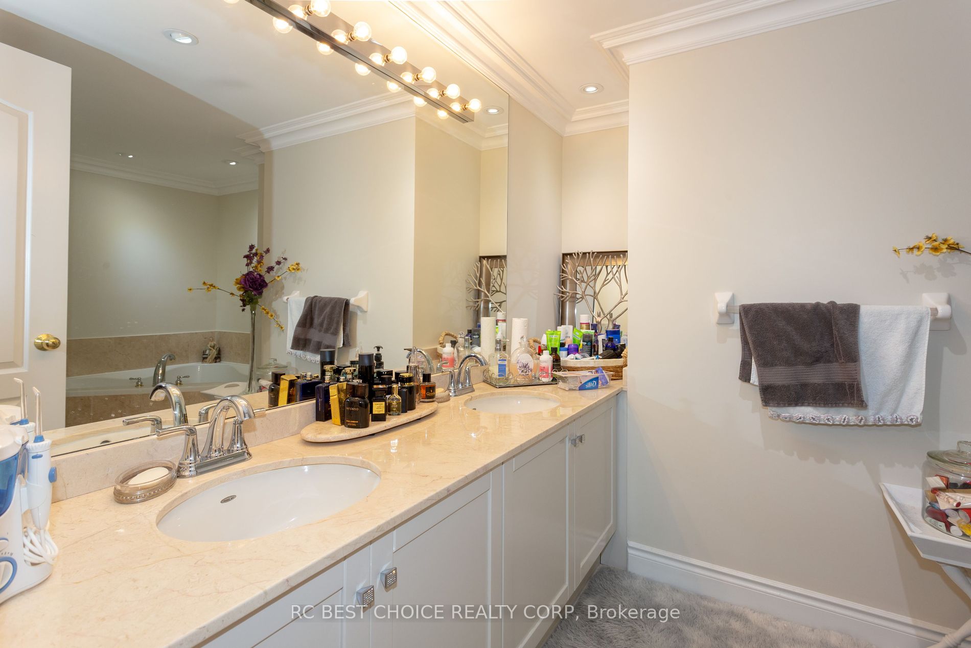38 William Carson Cres 5 Property Photo 11