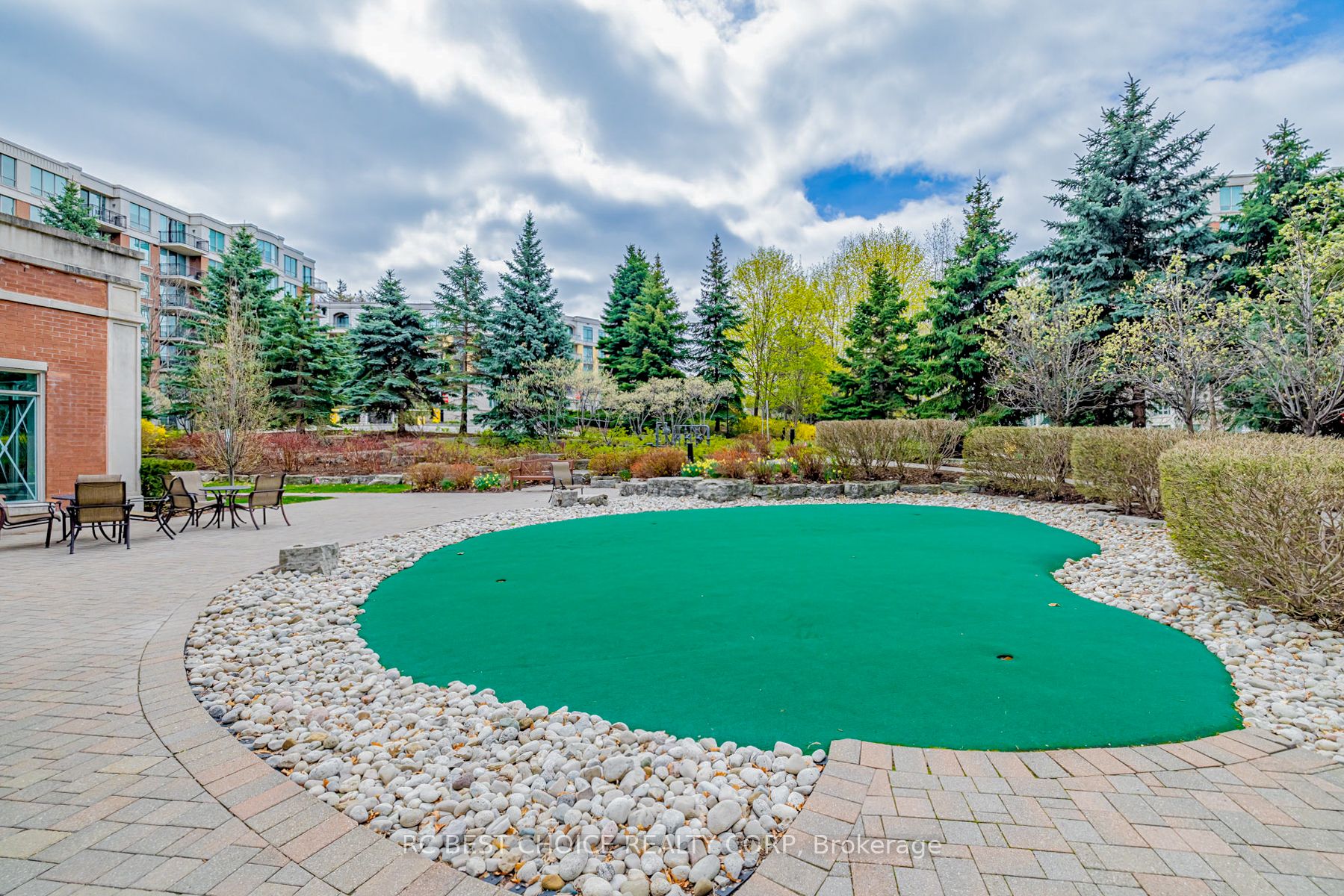 38 William Carson Cres 5 Property Photo 17