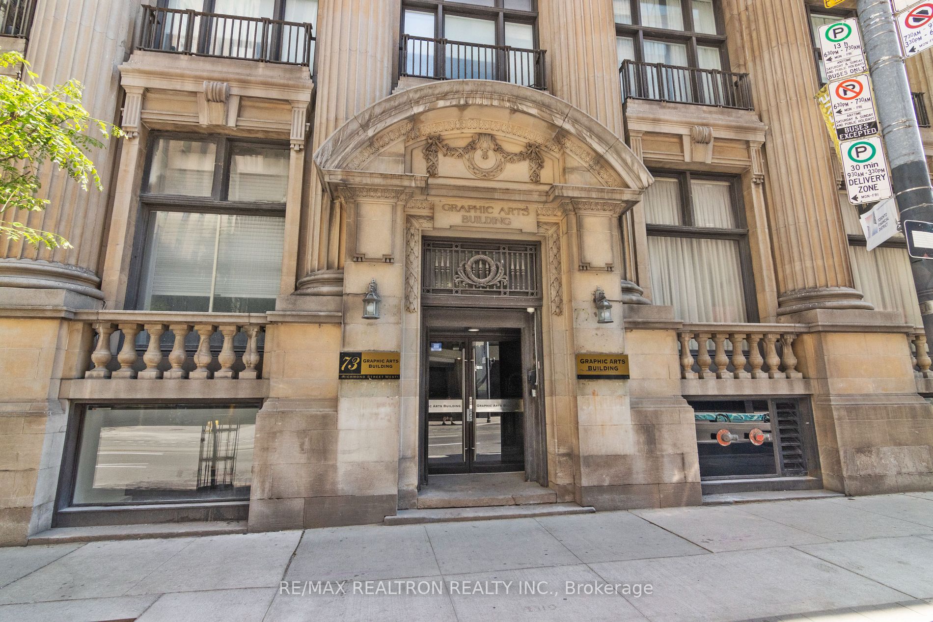 73 Richmond St W Property Photo 2
