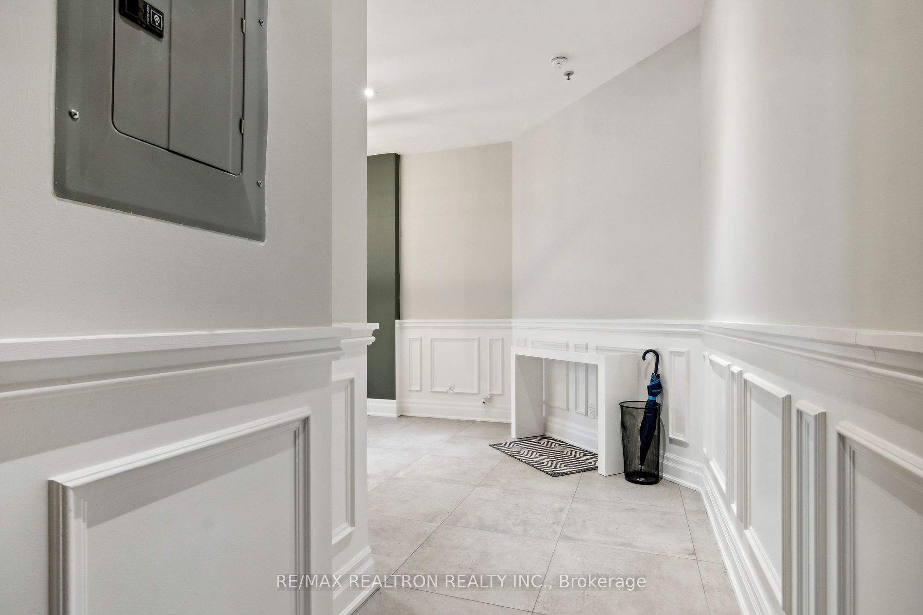 73 Richmond St W Property Photo 6