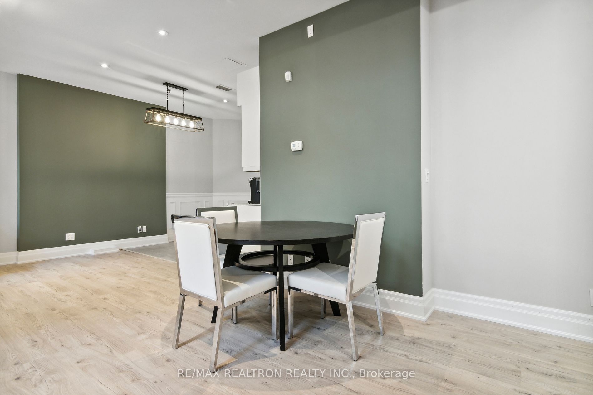 73 Richmond St W Property Photo 10