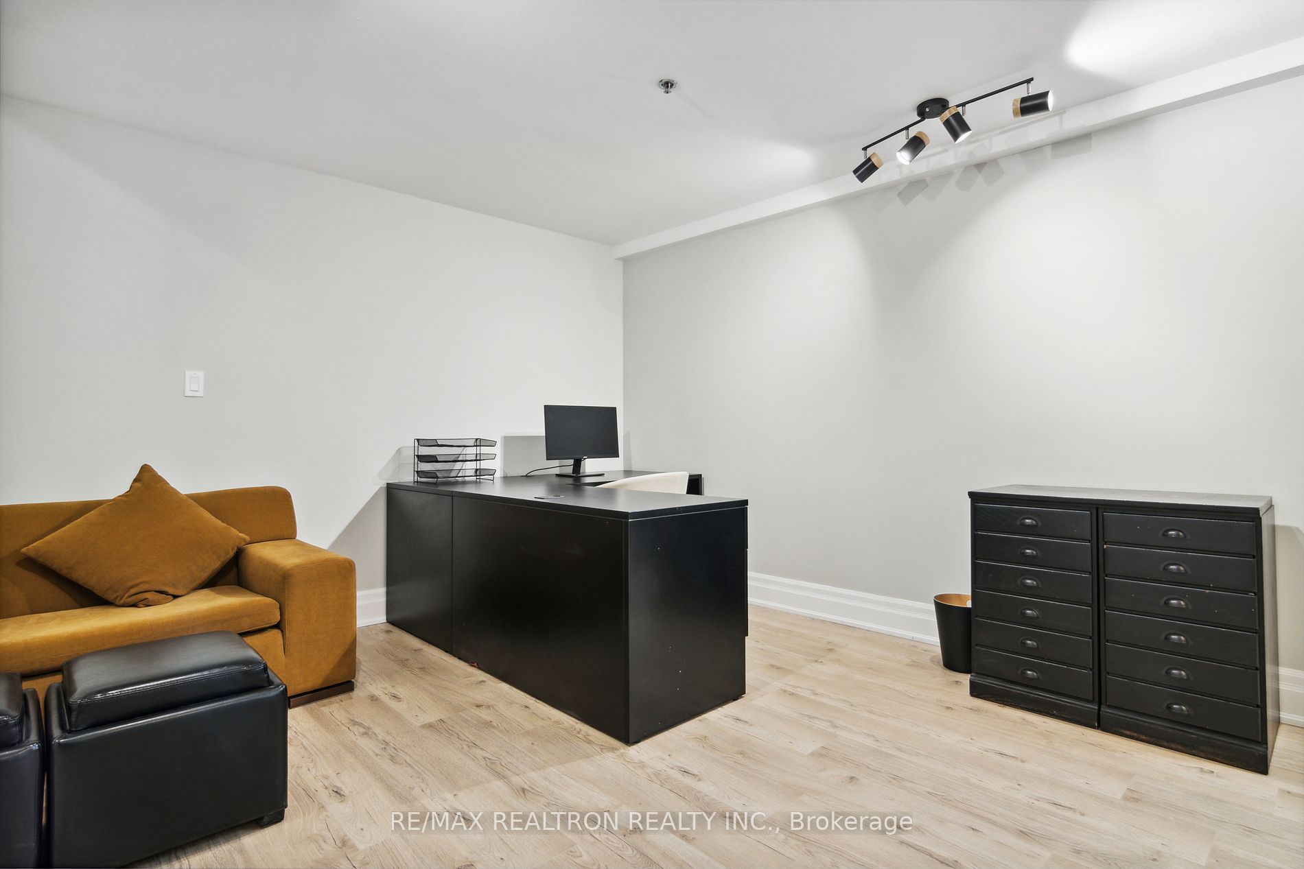 73 Richmond St W Property Photo 14