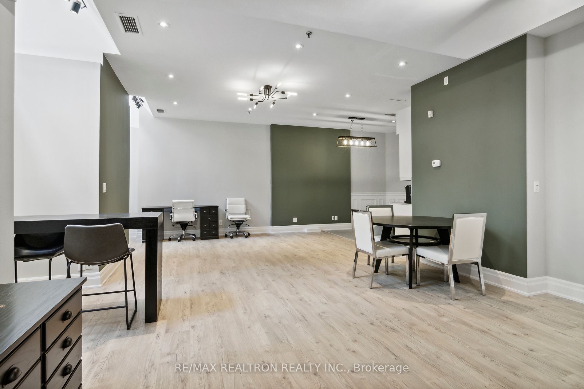 73 Richmond St W Property Photo 18