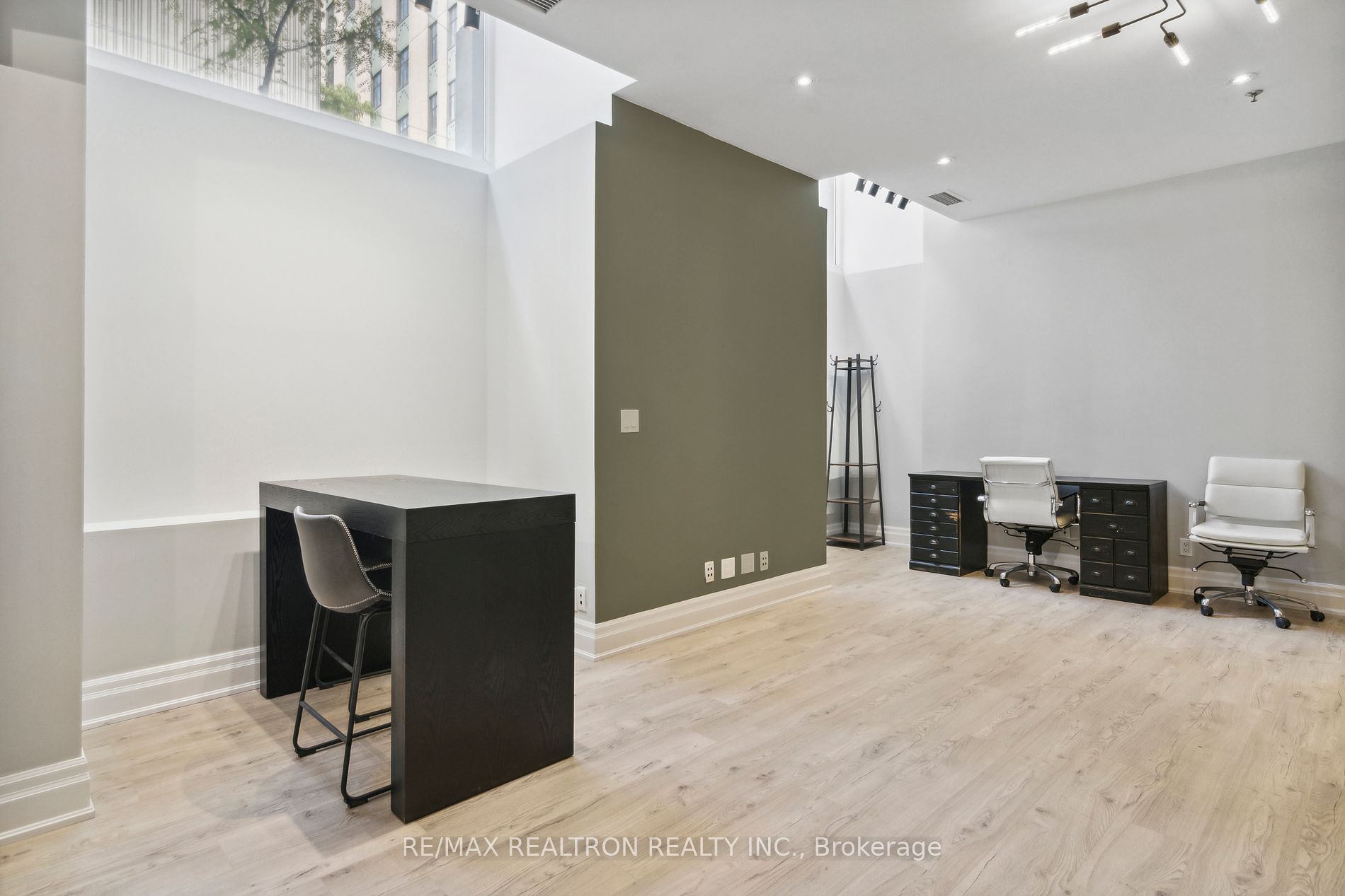 73 Richmond St W Property Photo 19