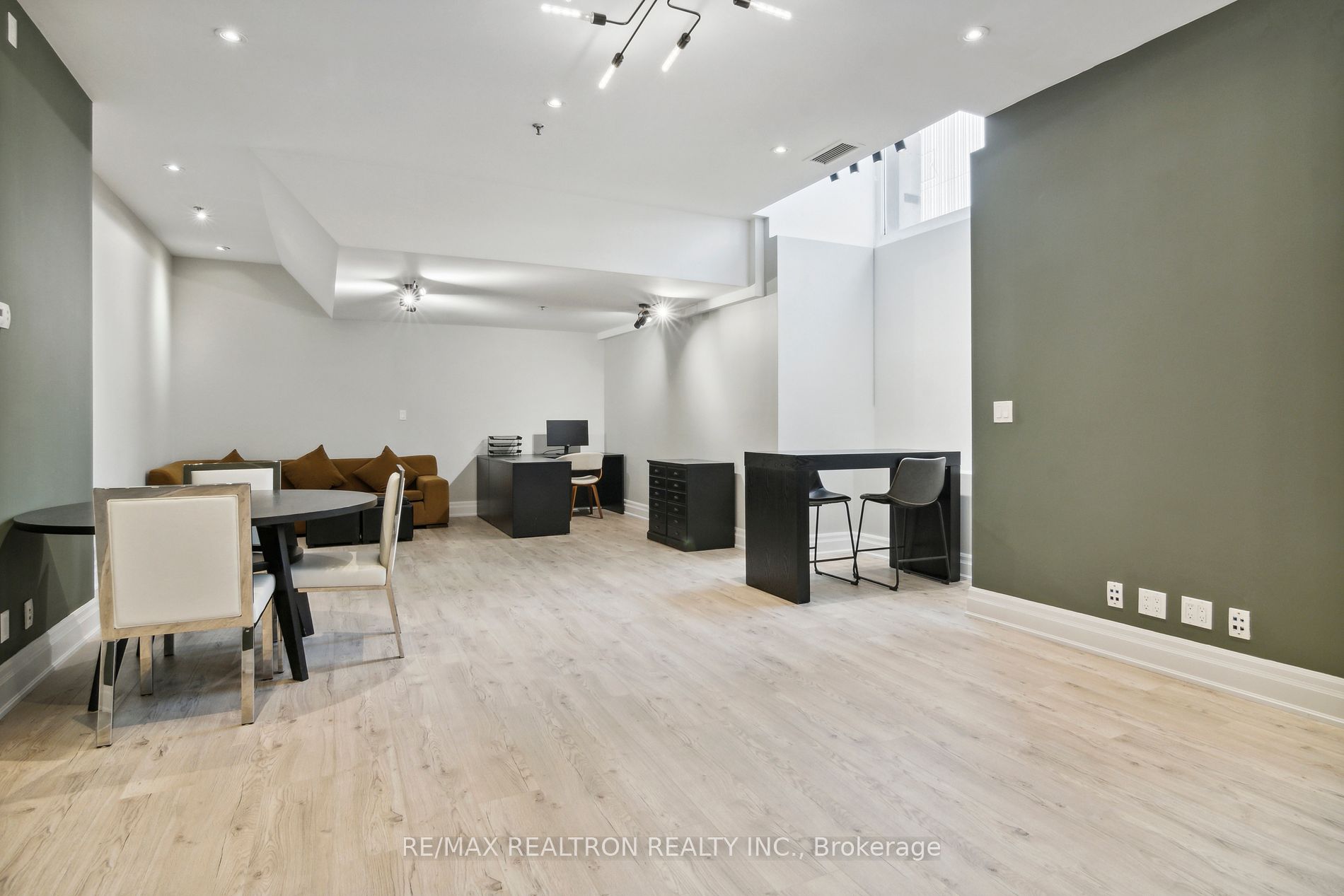 73 Richmond St W Property Photo 22