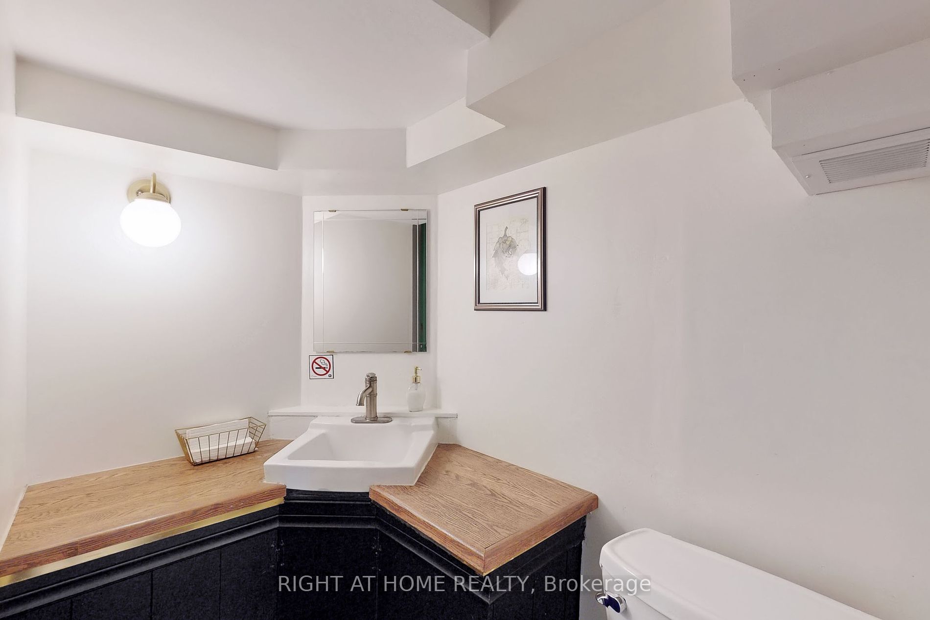 394 King St E Property Photo 16