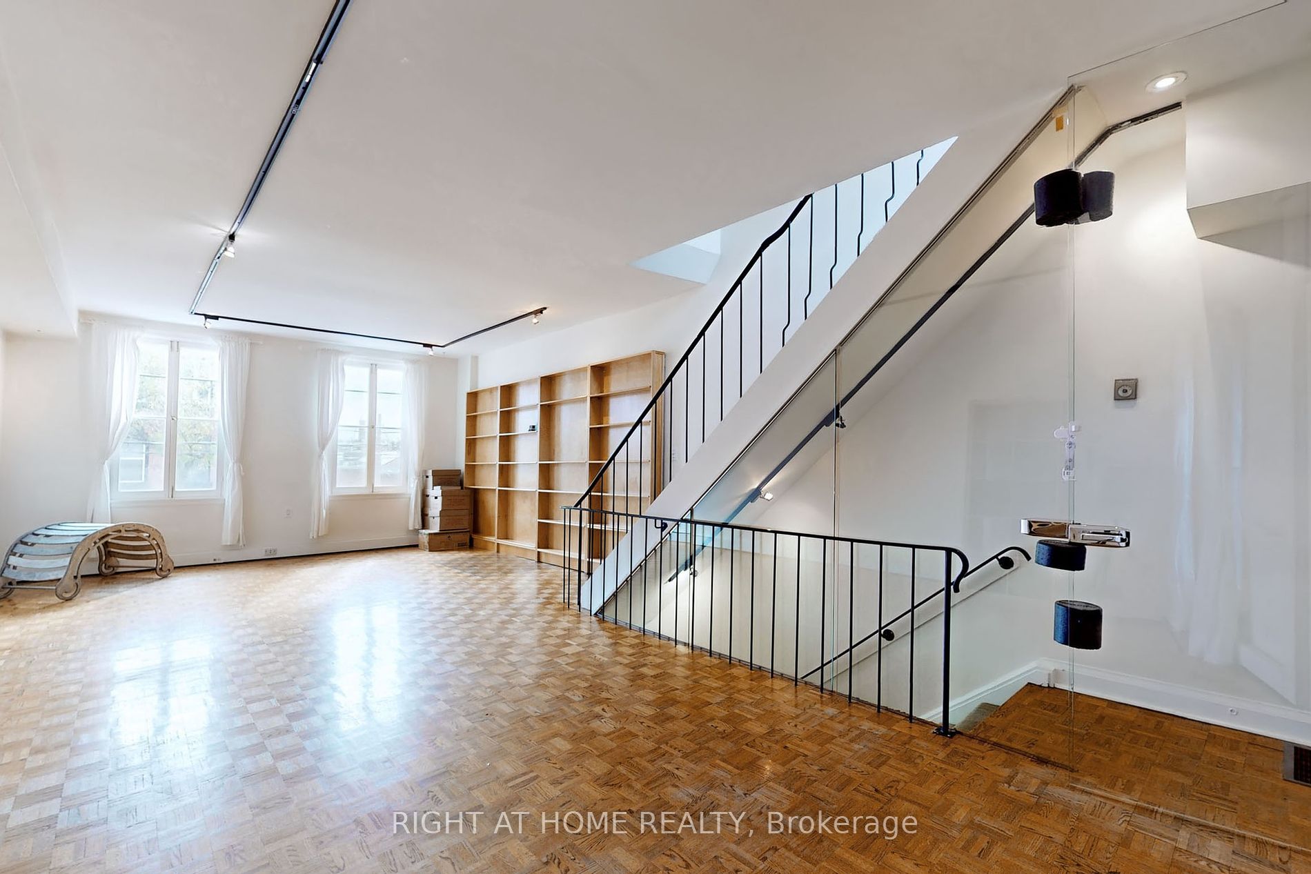 394 King St E Property Photo 20