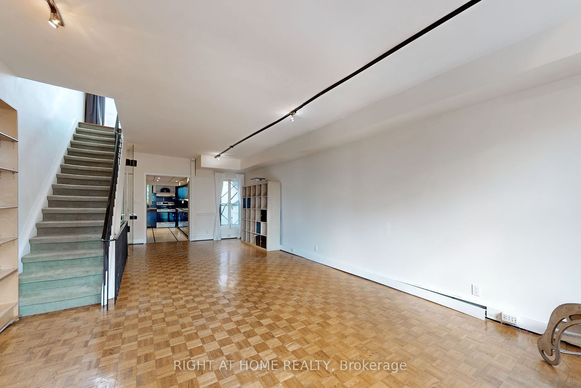394 King St E Property Photo 23