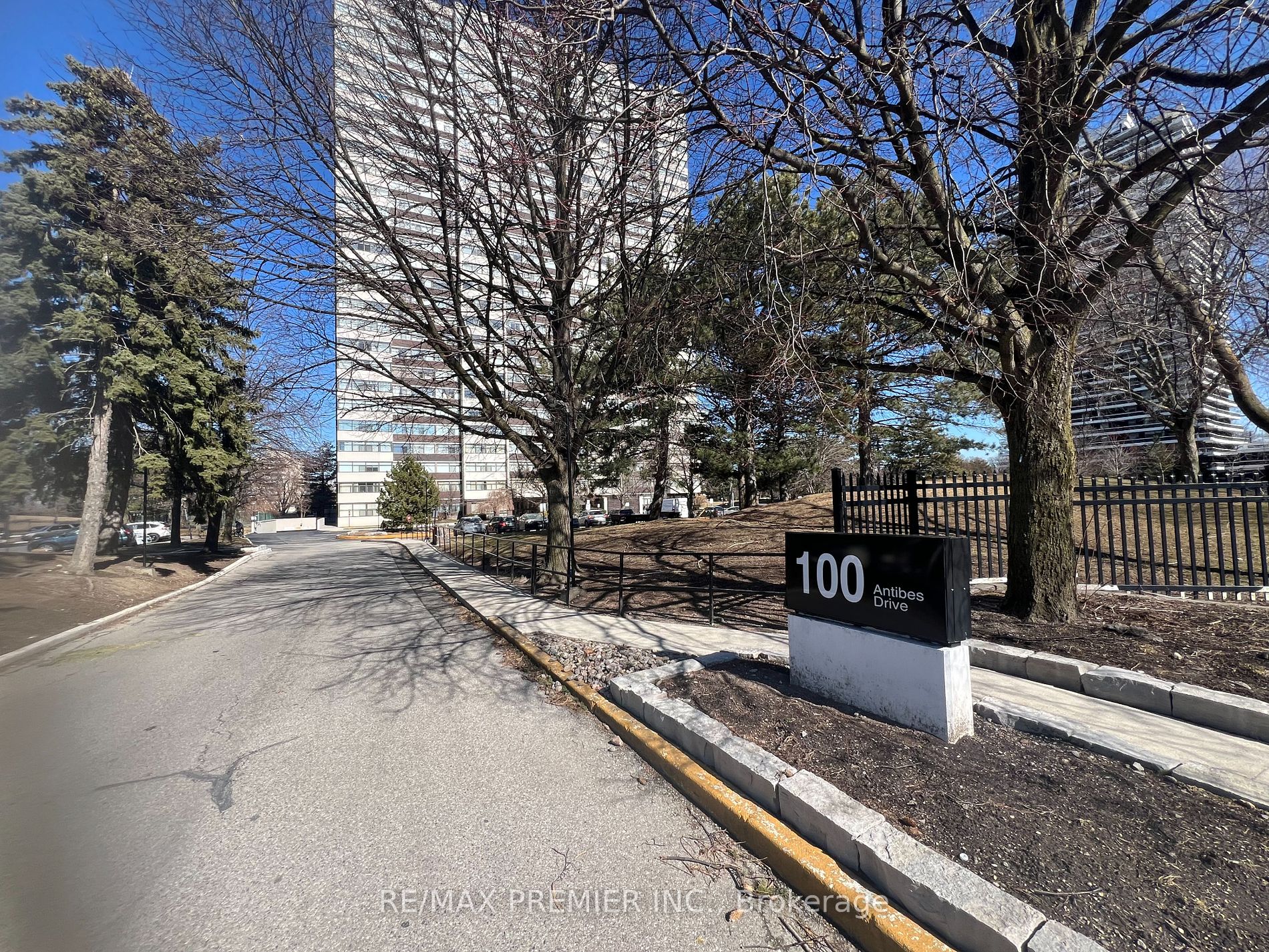 100 Antibes Dr 5 Property Photo 1