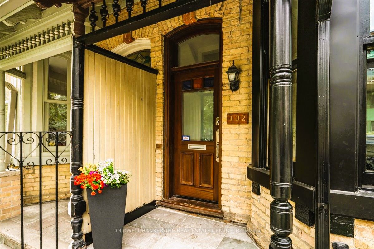 102 Bleecker St Property Photo 3