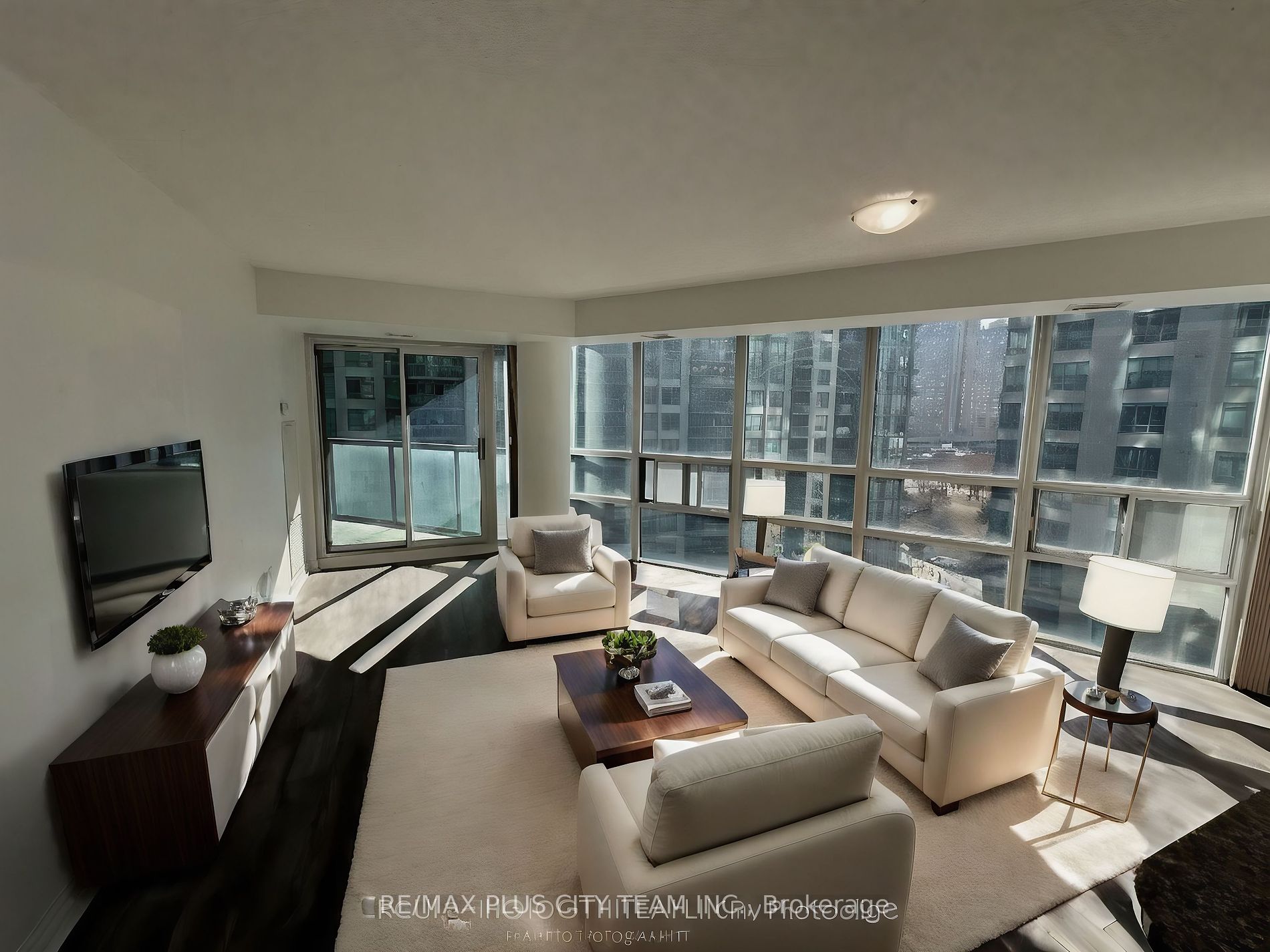 30 Grand Trunk Cres 11 Property Photo 1