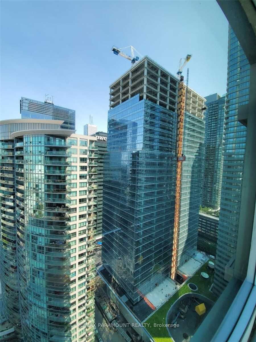 19 Grand Trunk Cres 03 Property Photo 1