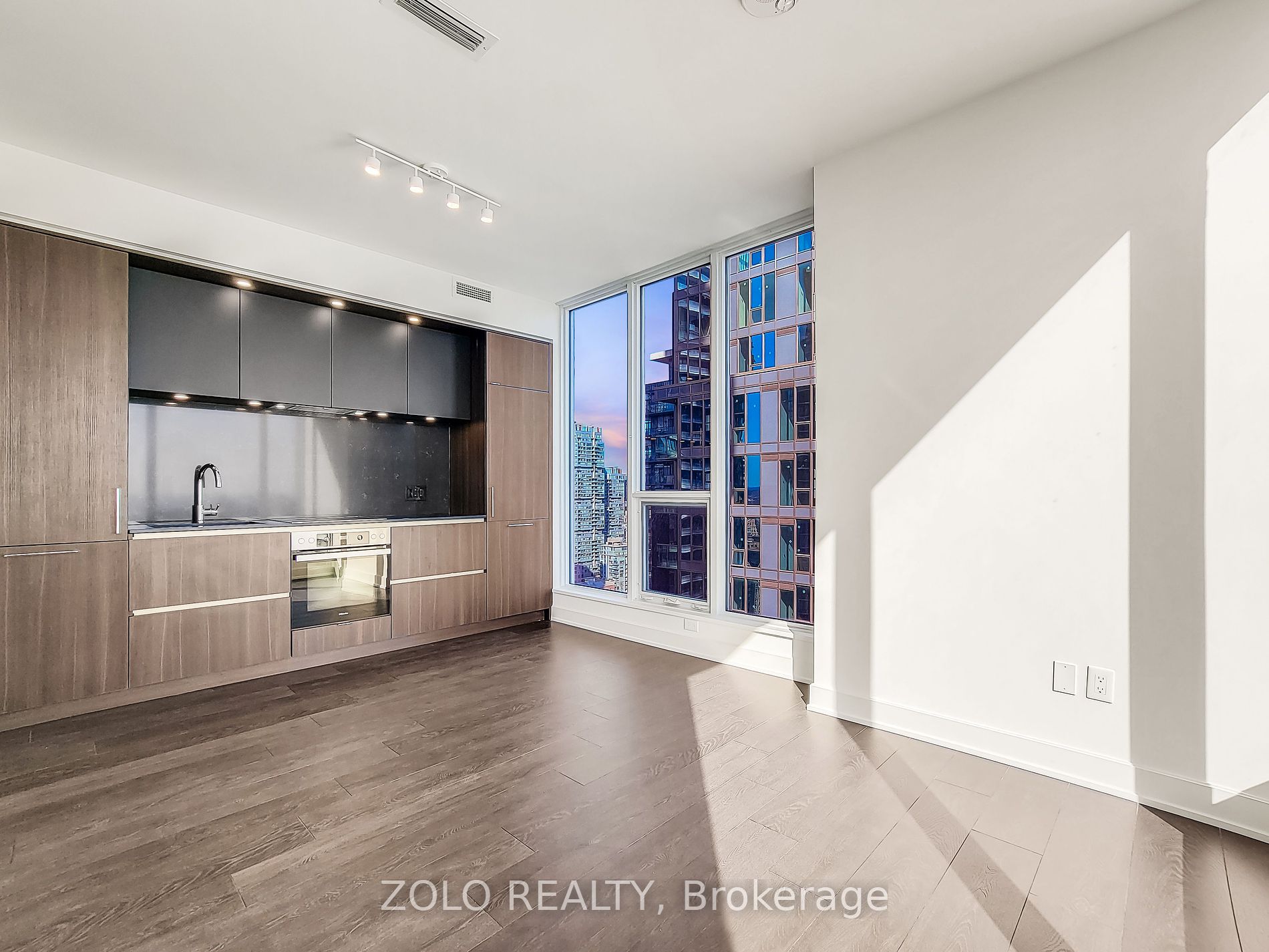 35 Mercer St 16 Property Photo 5