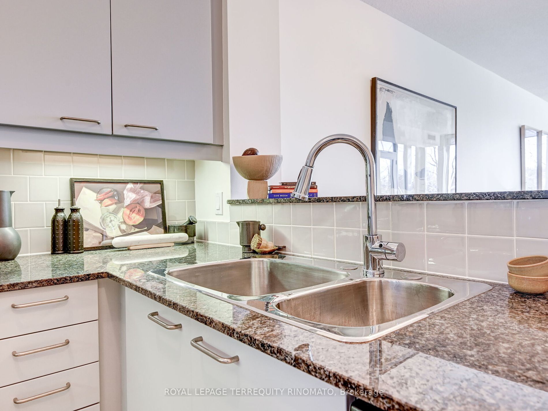 481 Rosewell Ave 21 Property Photo 16