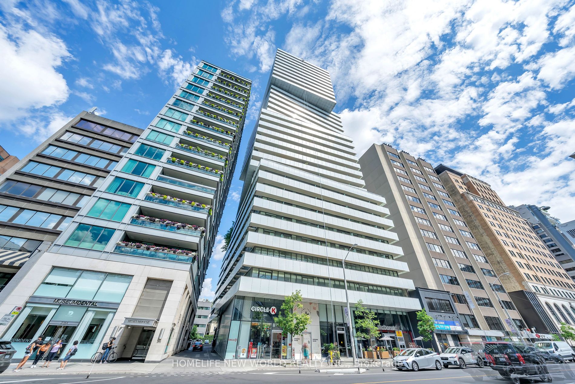 200 Bloor St W 02 Property Photo 1