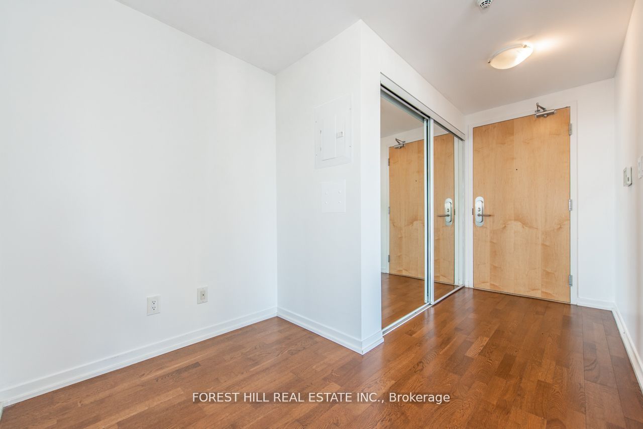 65 Bremner Blvd 07 Property Photo 16