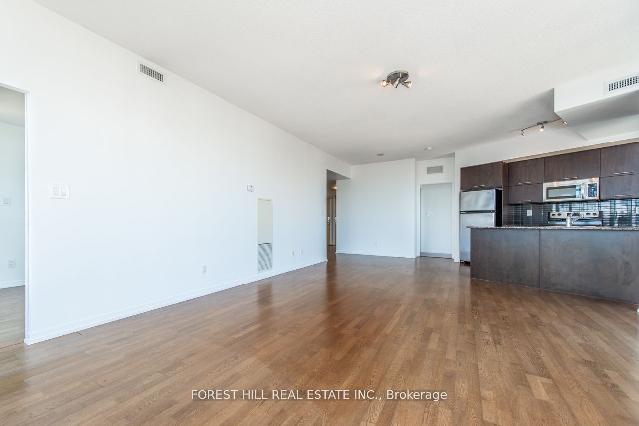 65 Bremner Blvd 07 Property Photo 18