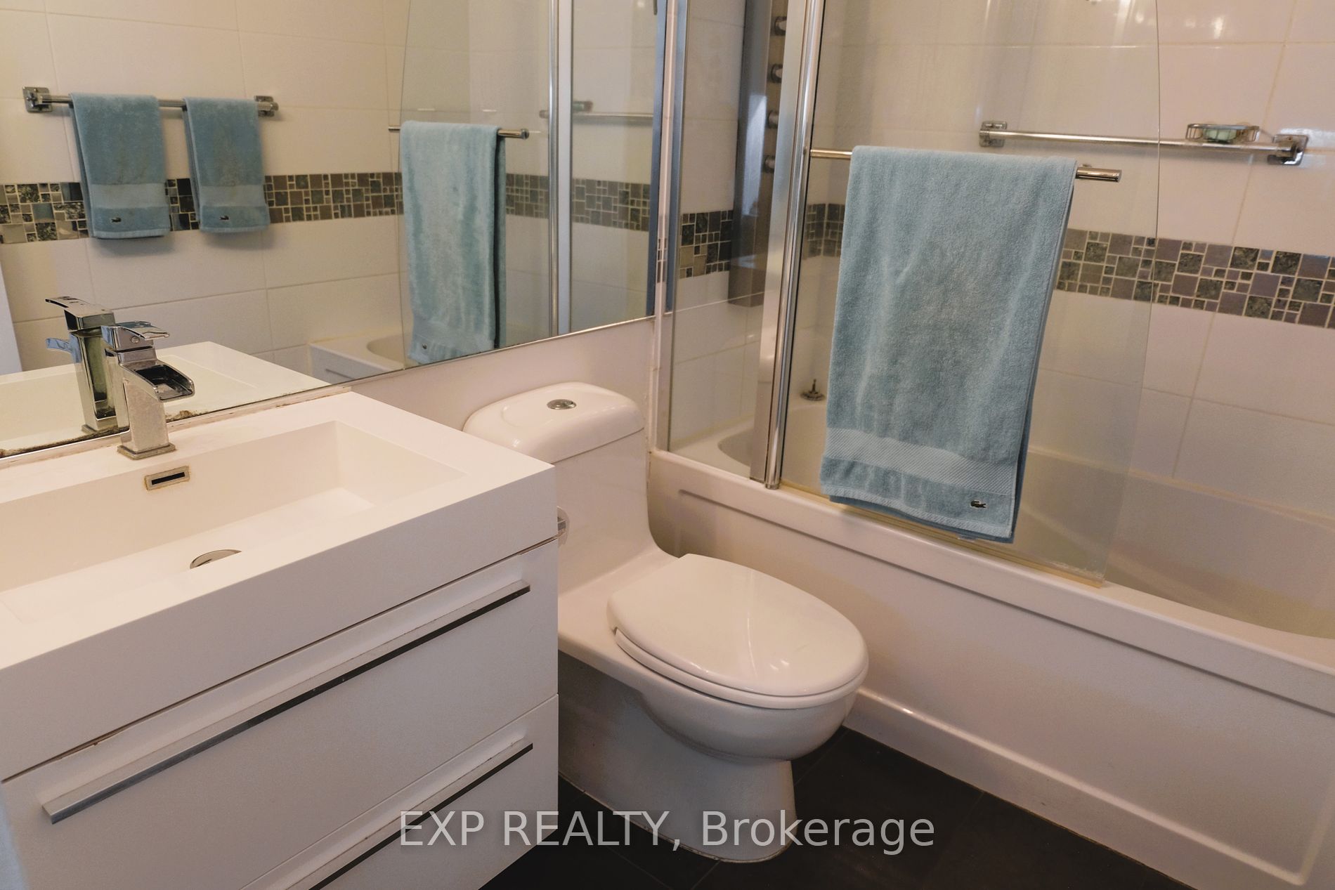 40 Homewood Ave 11 Property Photo 9