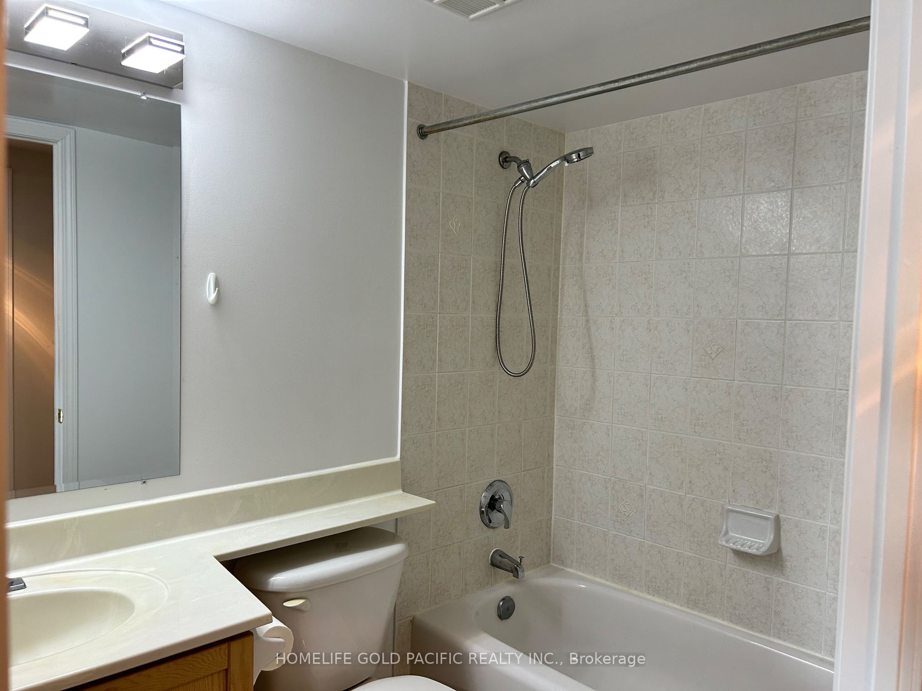 26 Olive Ave 7 Property Photo 18