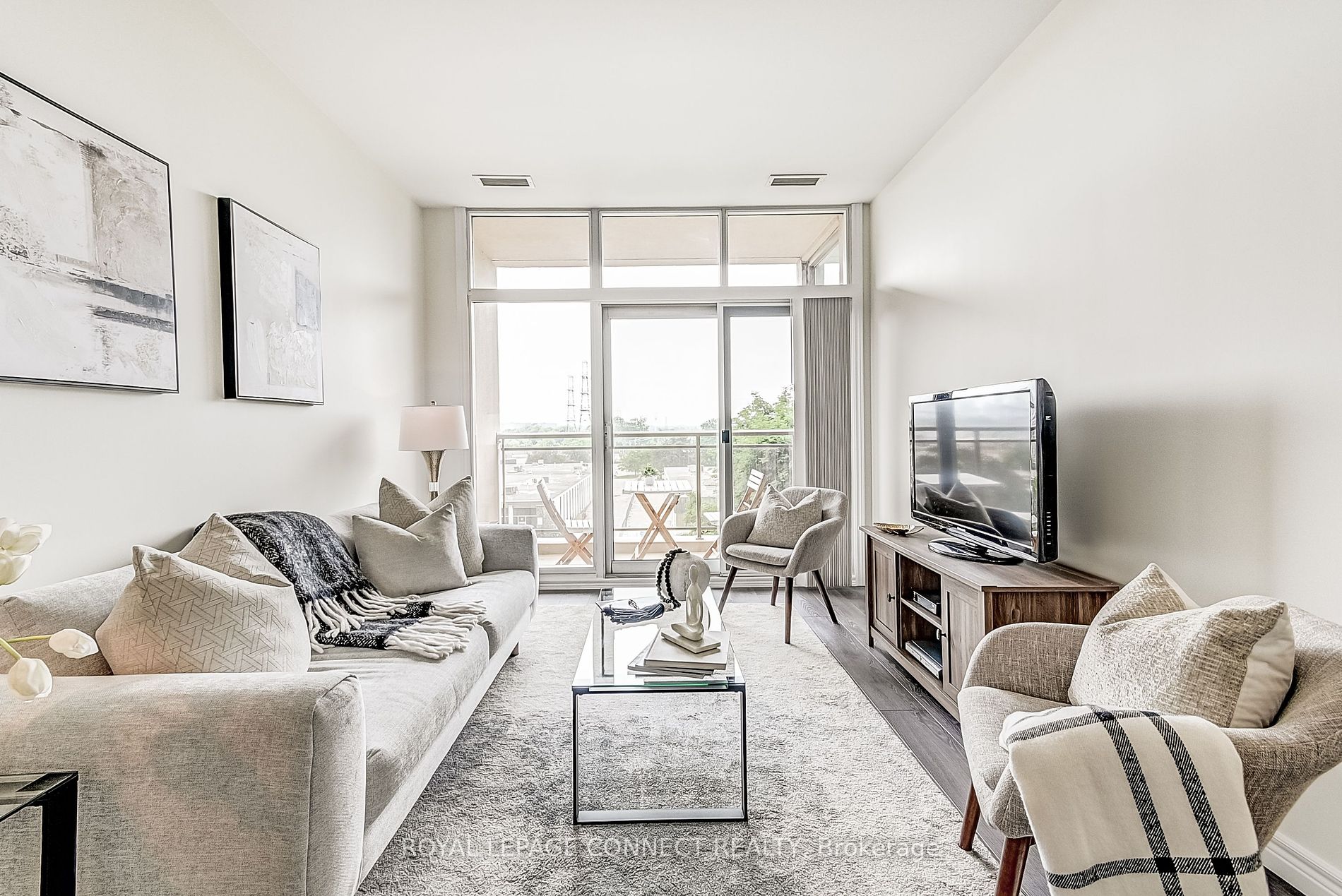 1 Leaside Park Dr 8 Property Photo 1