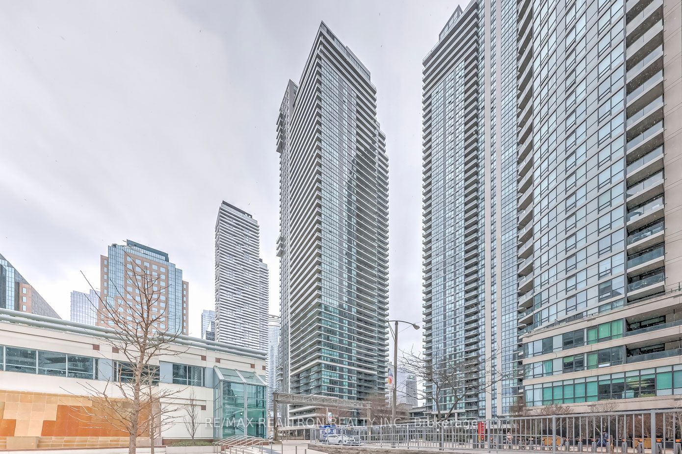 33 Bay St 10 Property Photo 1