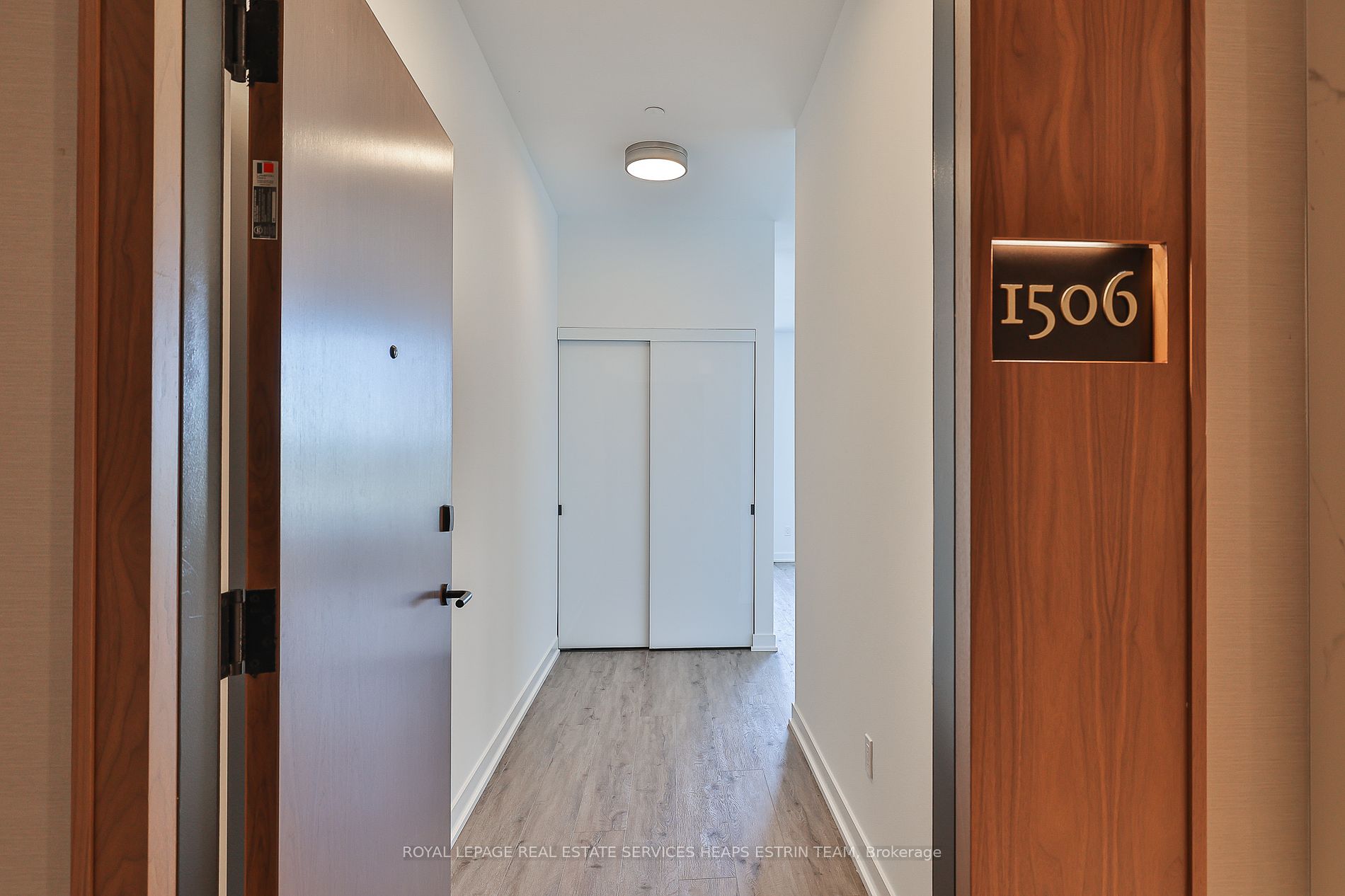435 Wellington St W 13 Property Photo 1