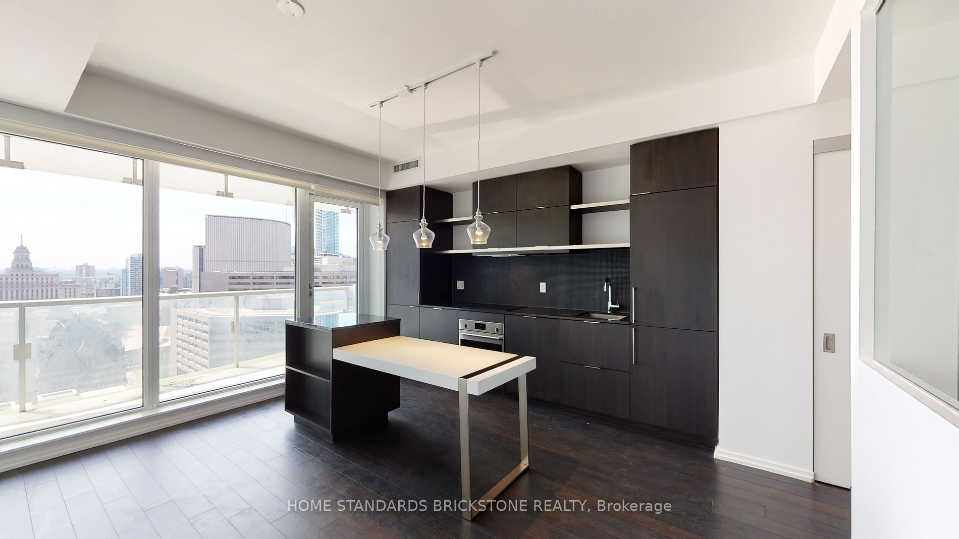 197 Yonge St 10 Property Photo 1