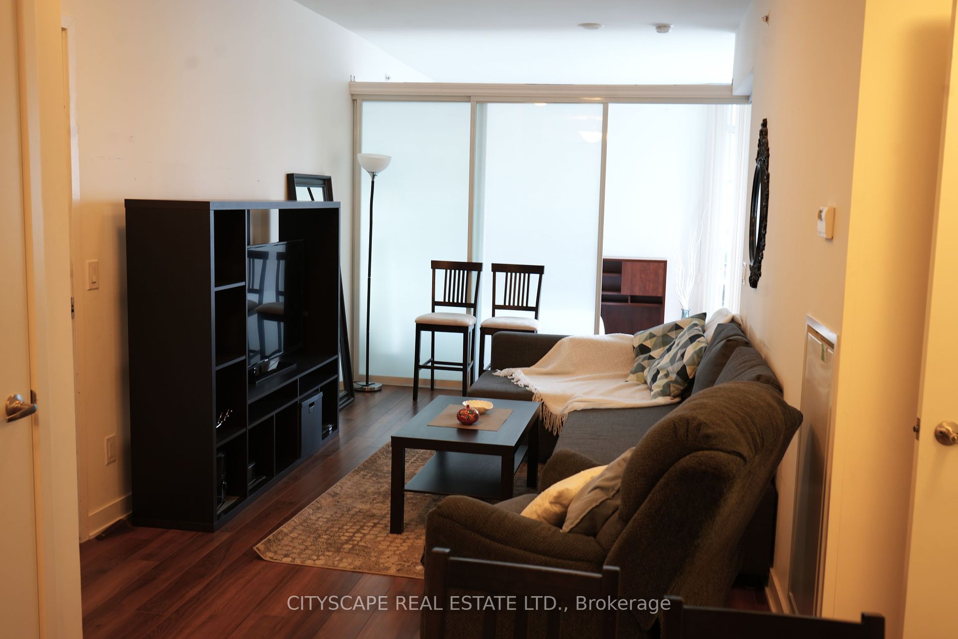 210 Simcoe St 01 Property Photo 6
