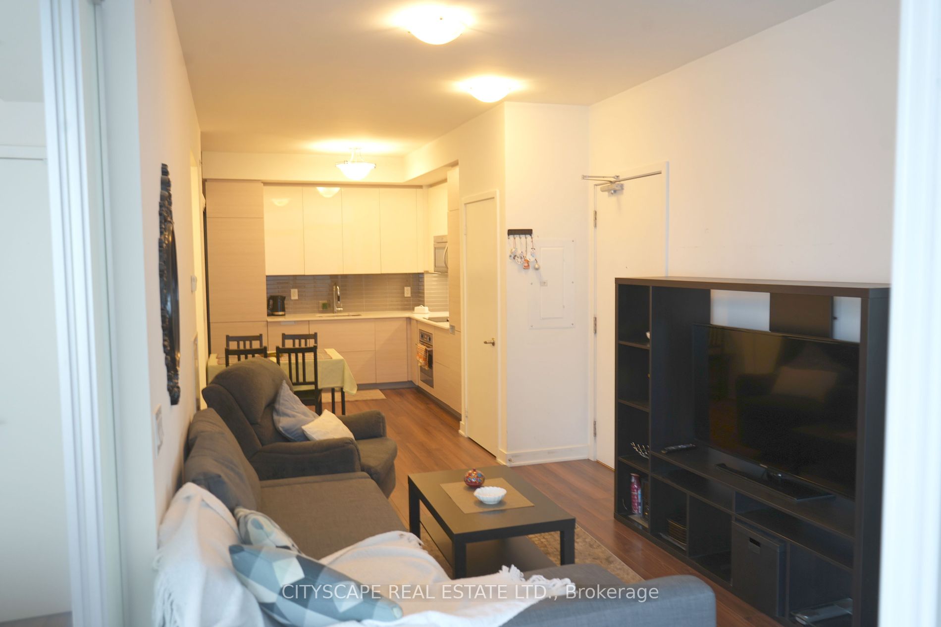 210 Simcoe St 01 Property Photo 7