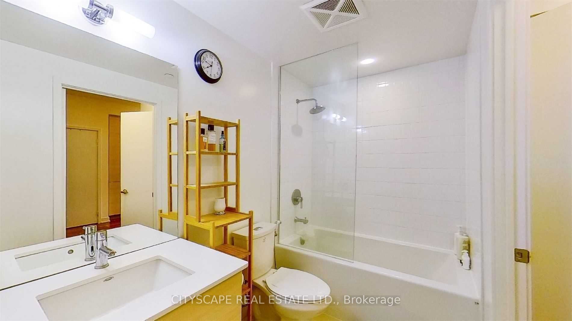 210 Simcoe St 01 Property Photo 12