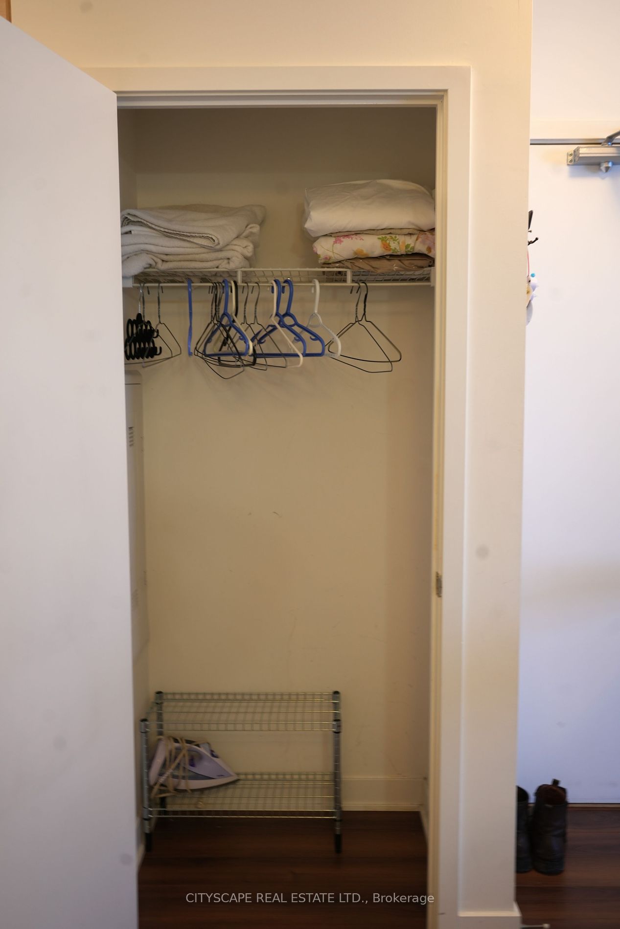 210 Simcoe St 01 Property Photo 17