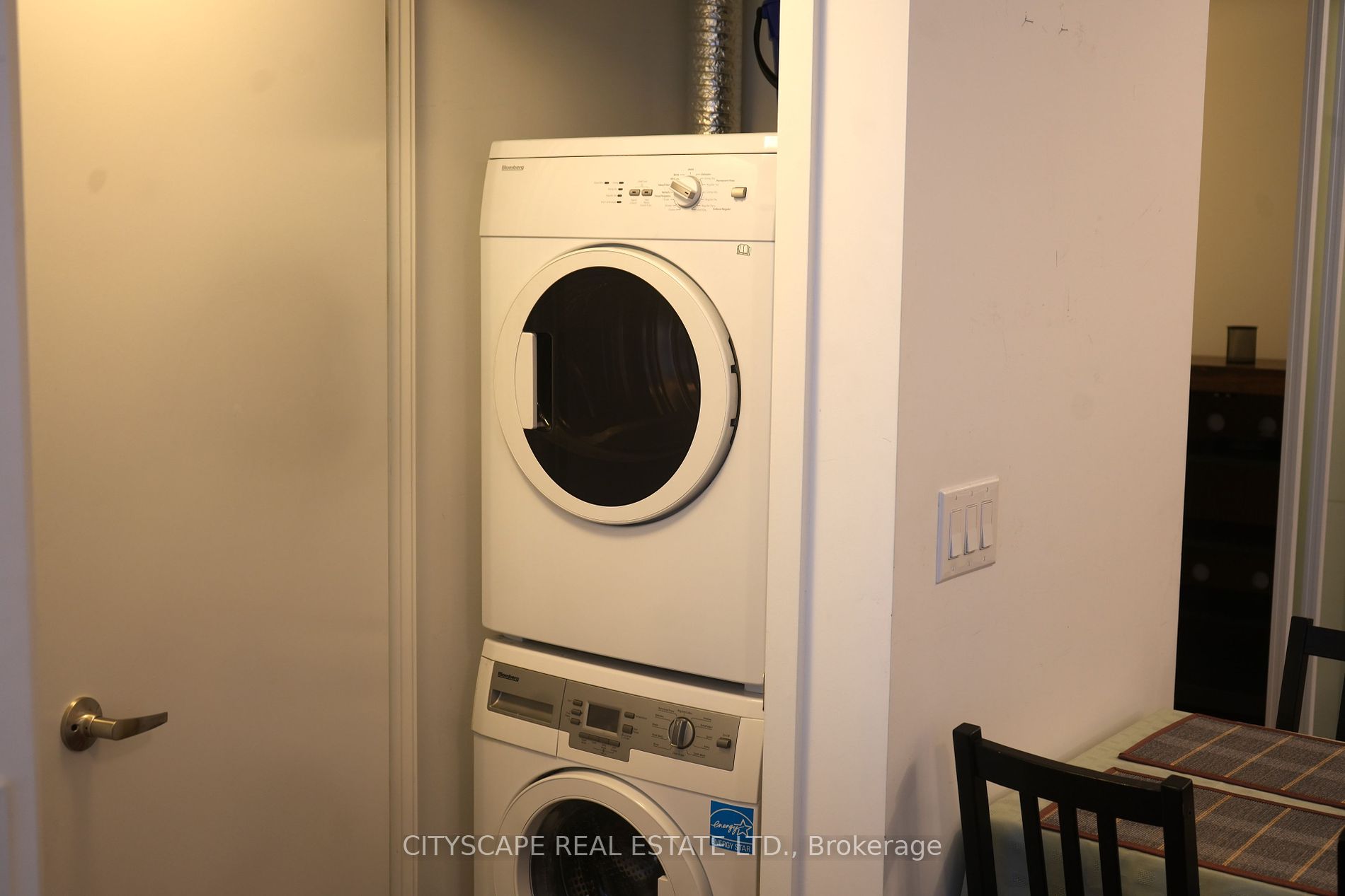 210 Simcoe St 01 Property Photo 19