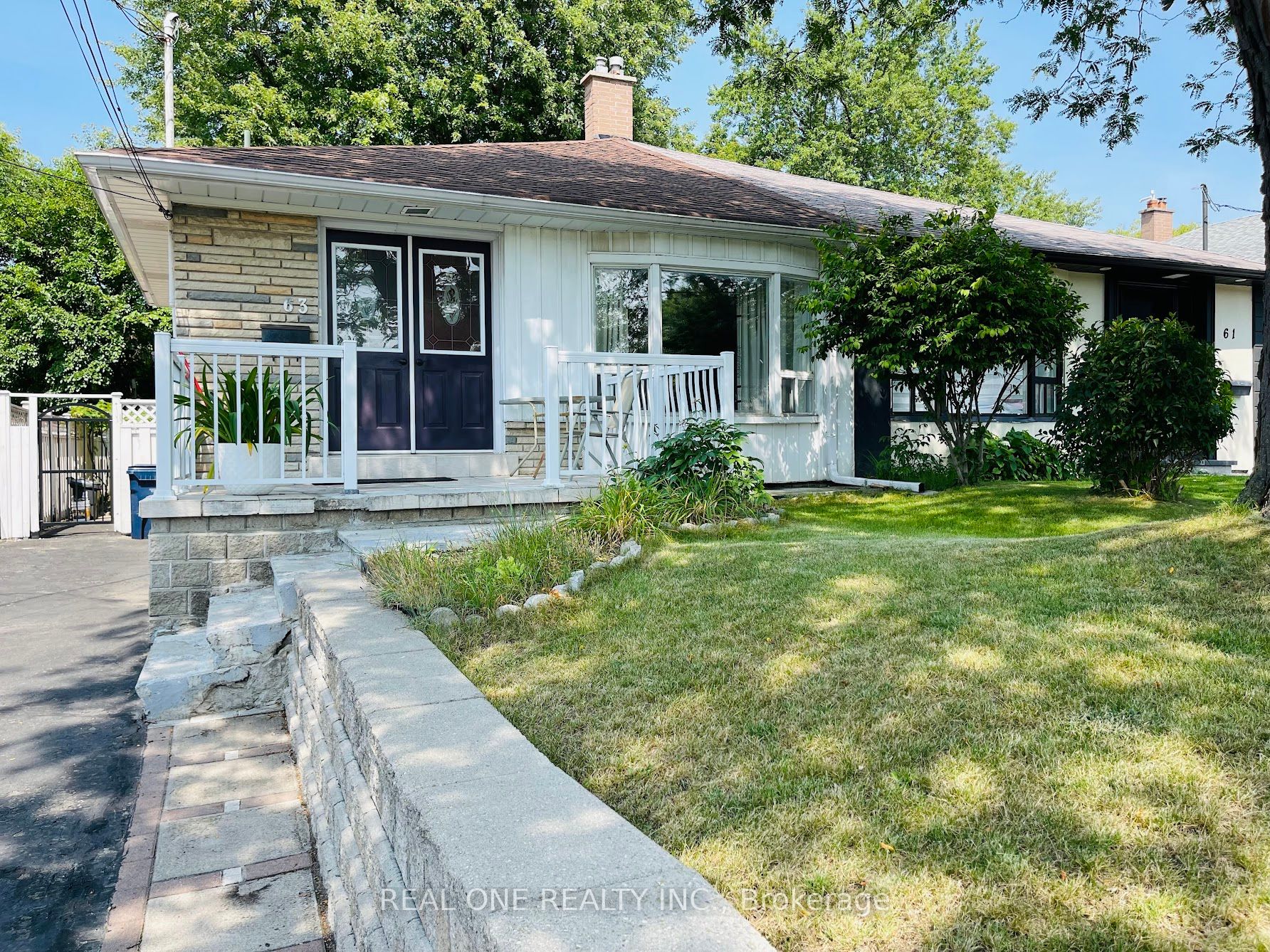 63 Sundial Cres Property Photo