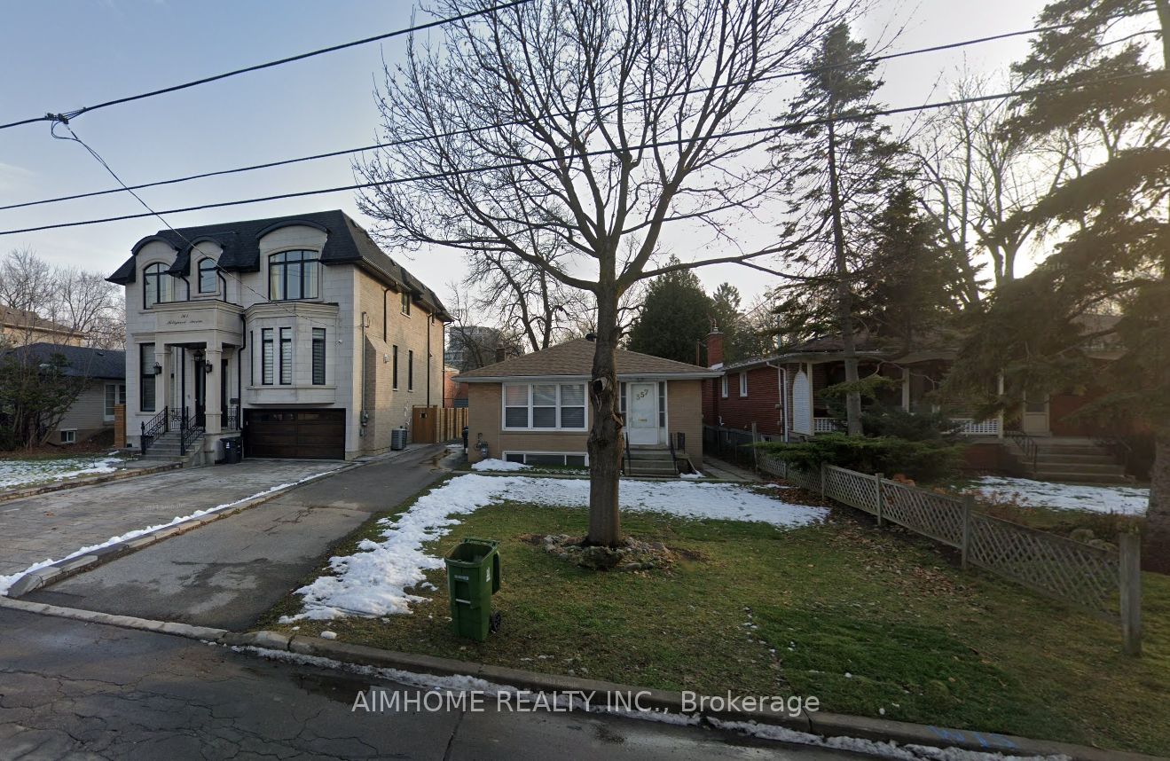 357 Hollywood Ave Property Photo