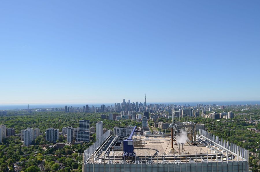 2221 Yonge St 04 Property Image