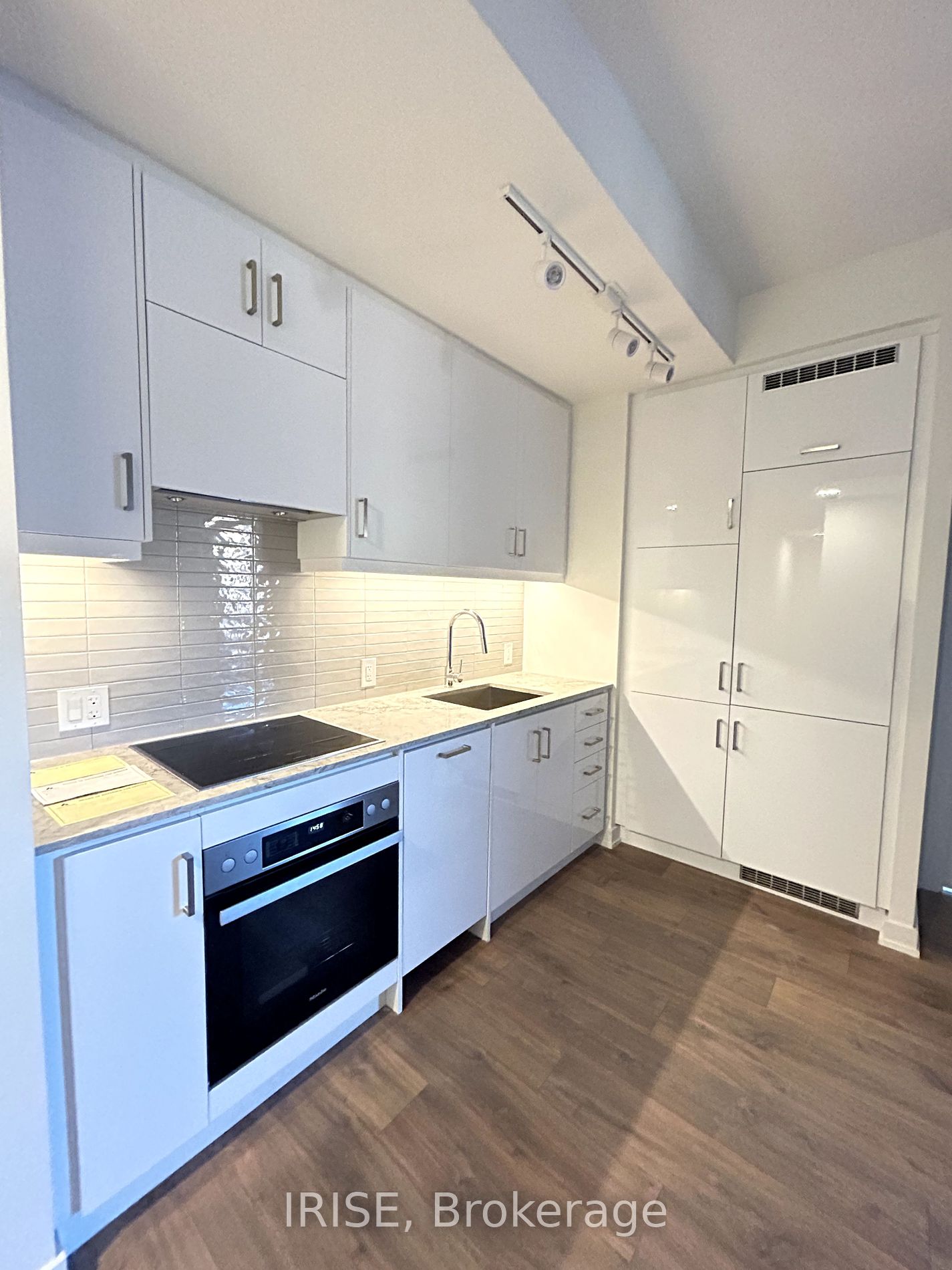 9 Tecumseth St 04 Property Photo 1