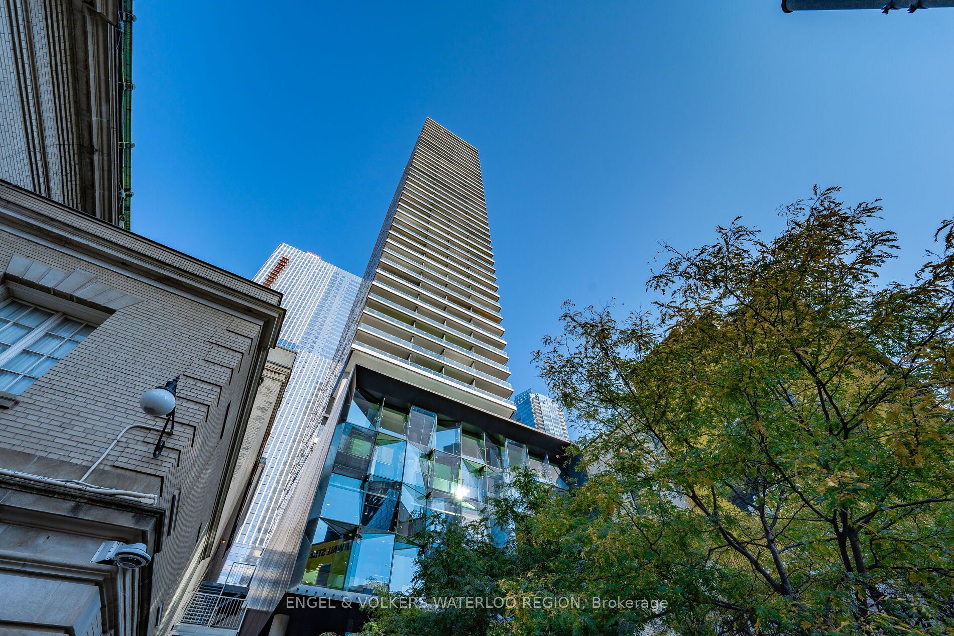 224 King St W 6 Property Photo 2
