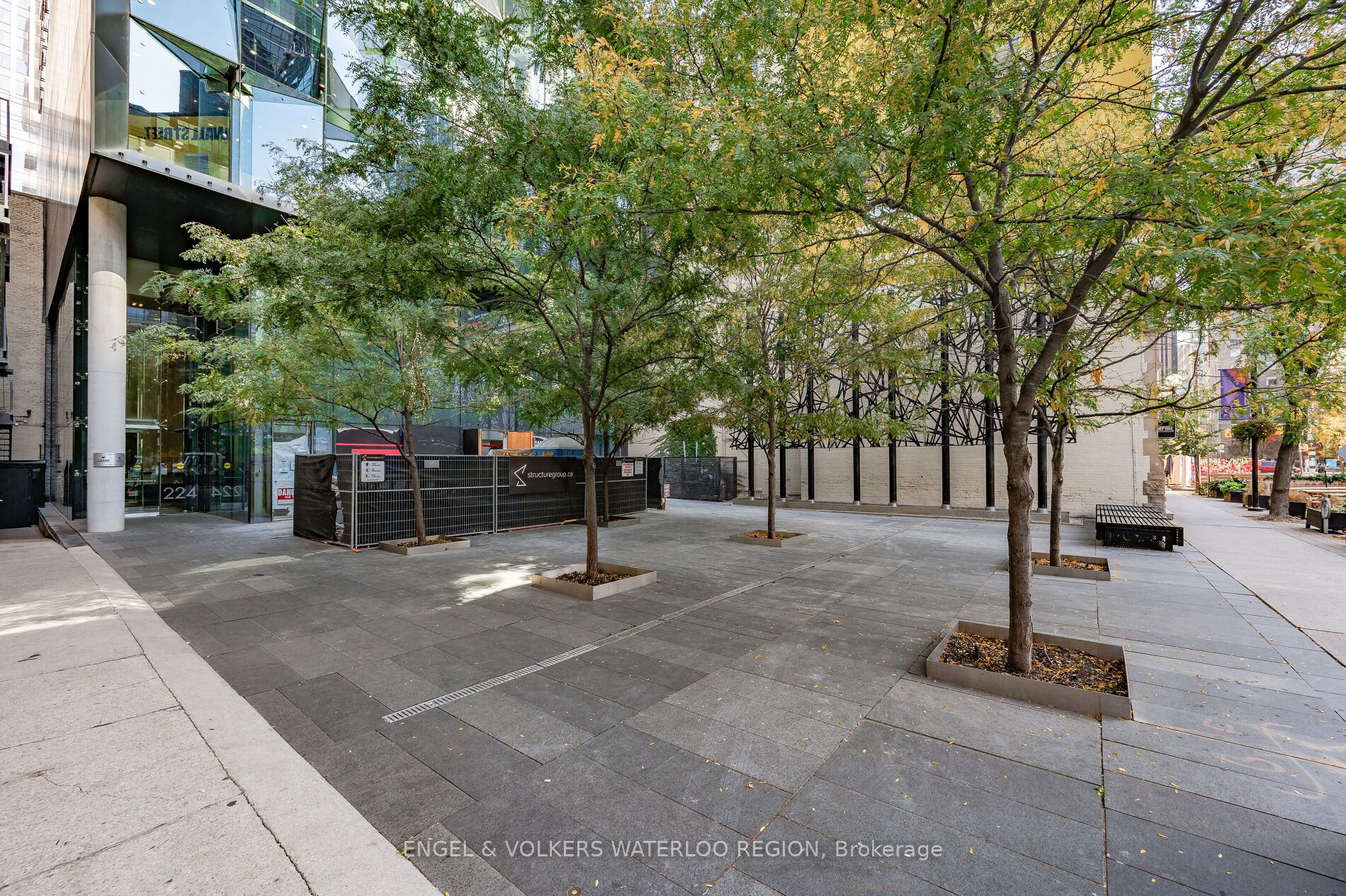 224 King St W 6 Property Photo 3