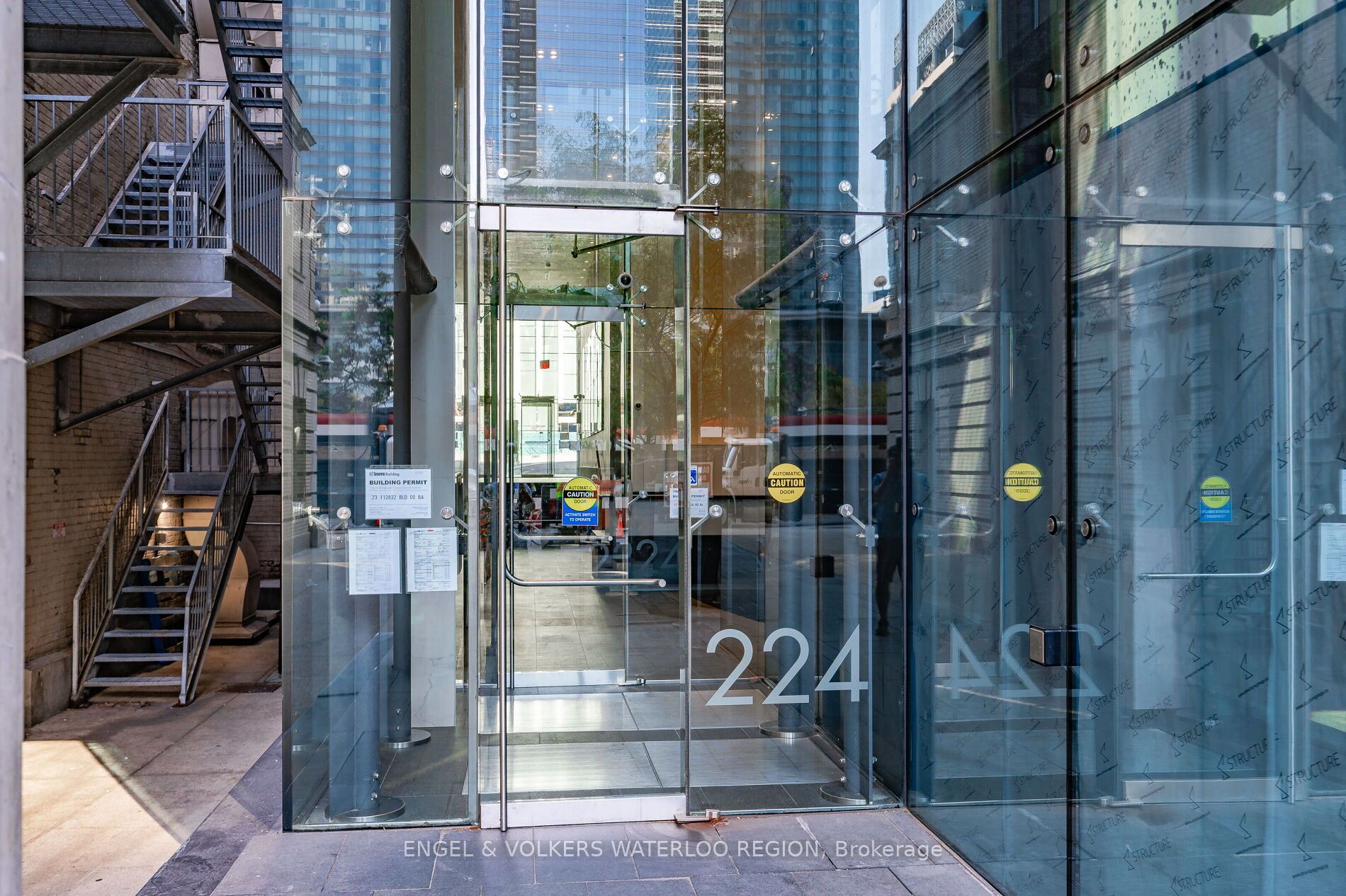 224 King St W 6 Property Photo 4