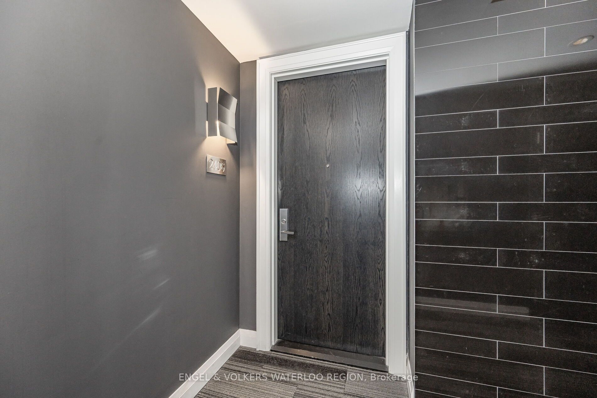 224 King St W 6 Property Photo 6
