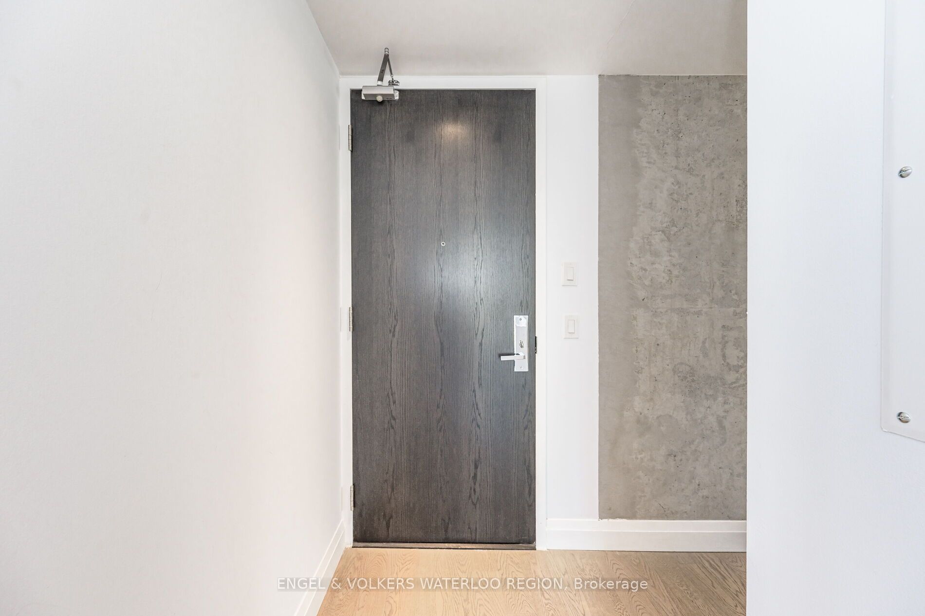 224 King St W 6 Property Photo 8
