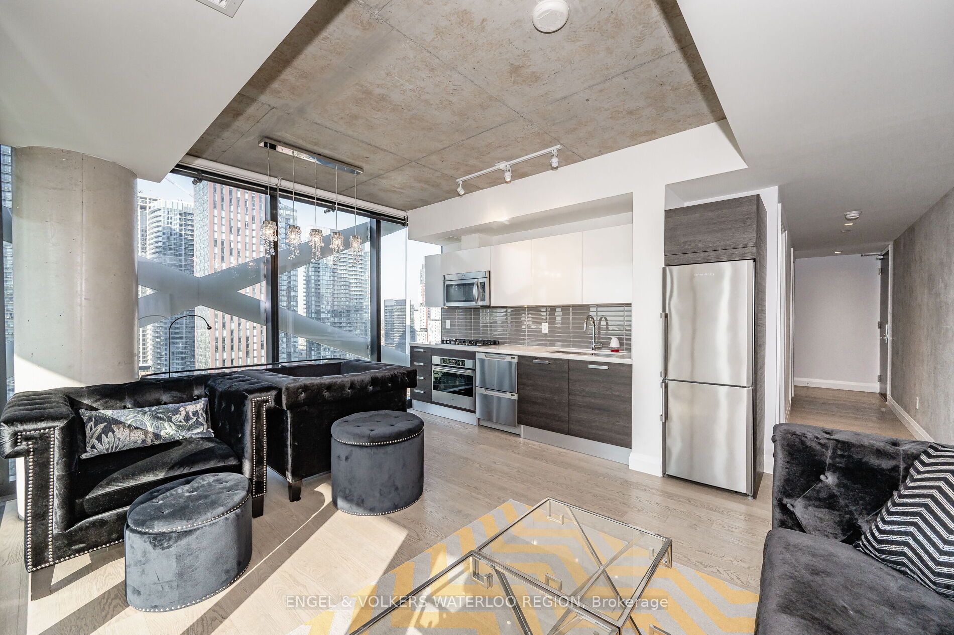 224 King St W 6 Property Photo 11