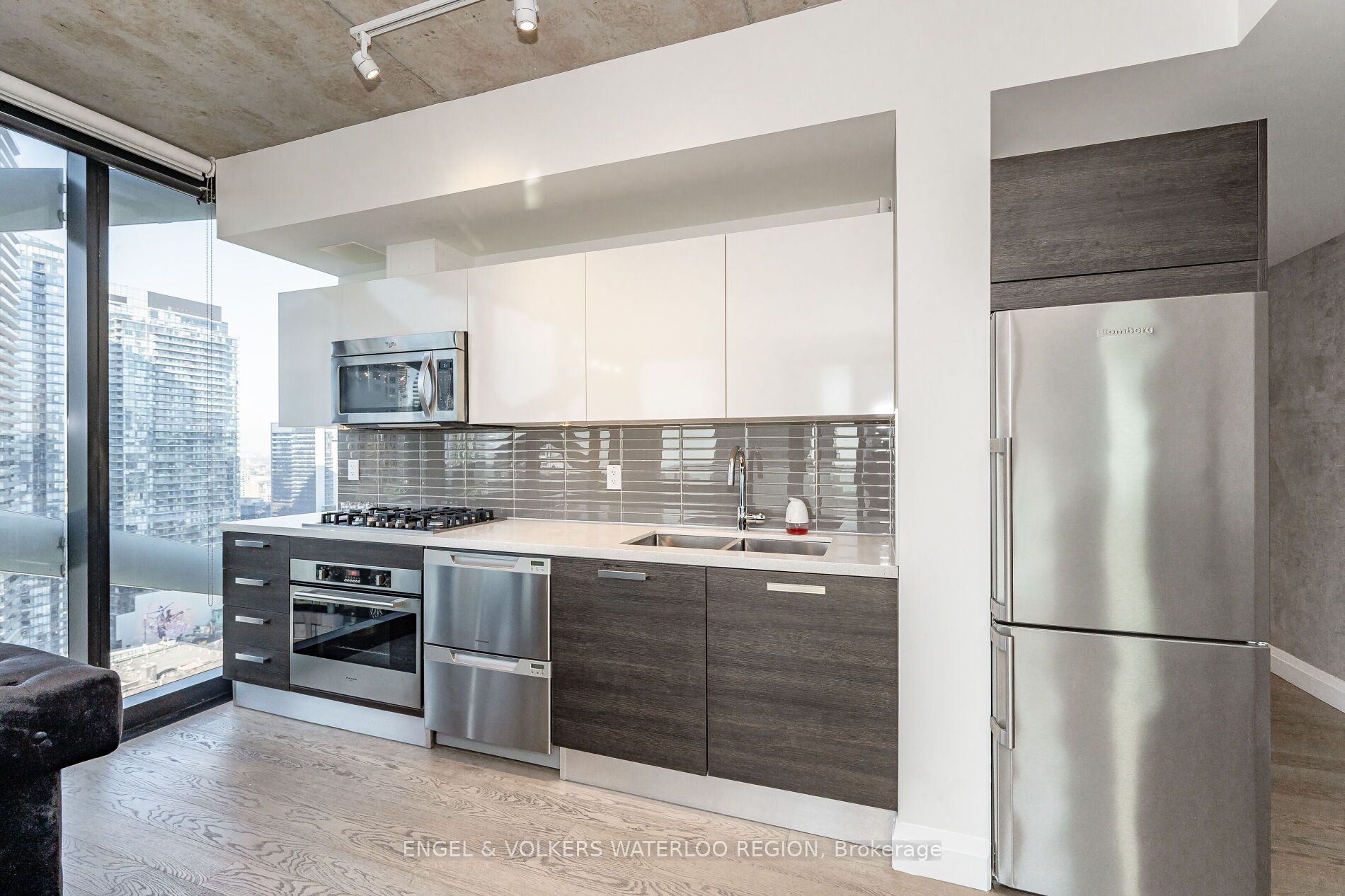 224 King St W 6 Property Photo 12