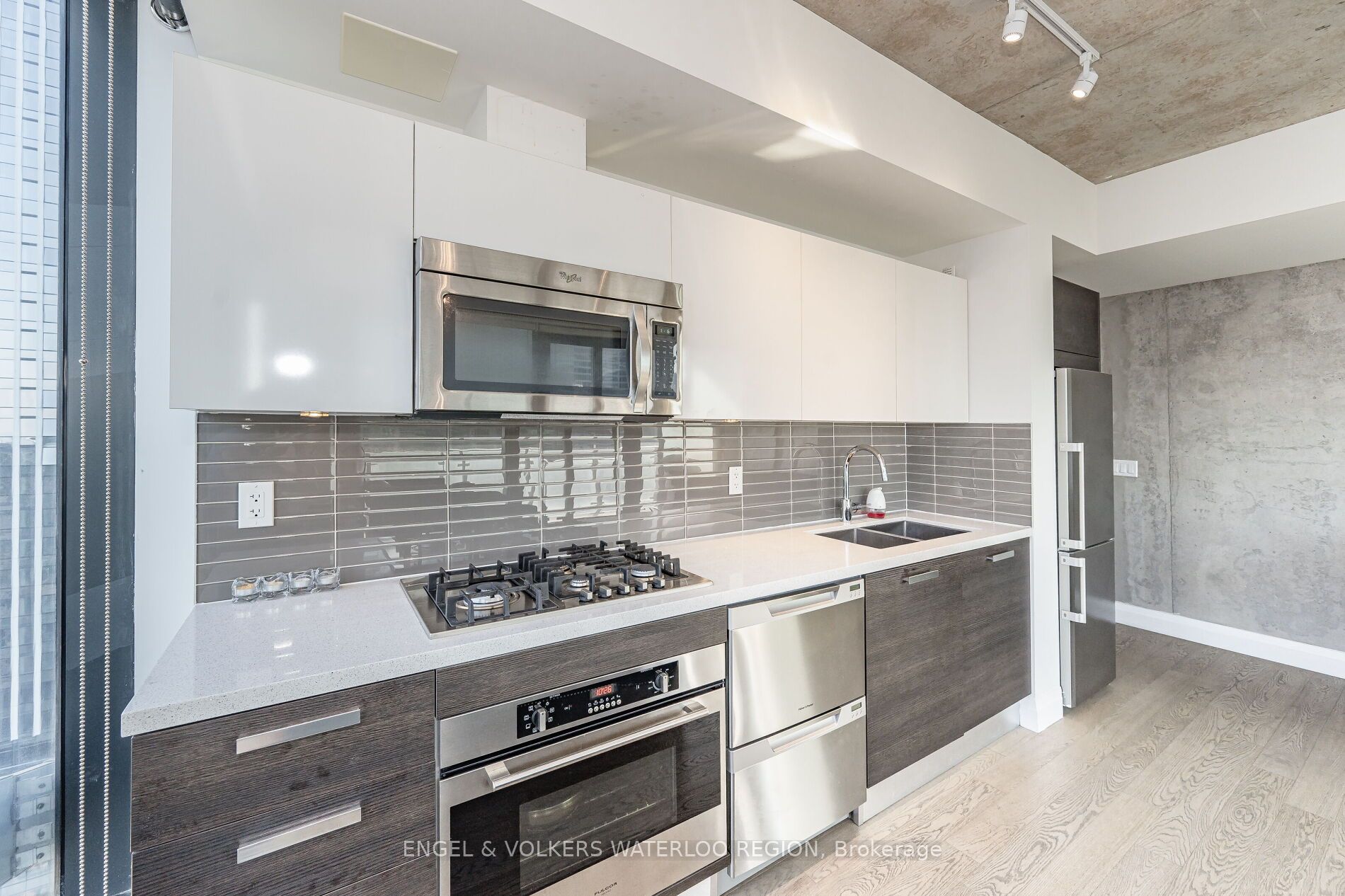 224 King St W 6 Property Photo 13