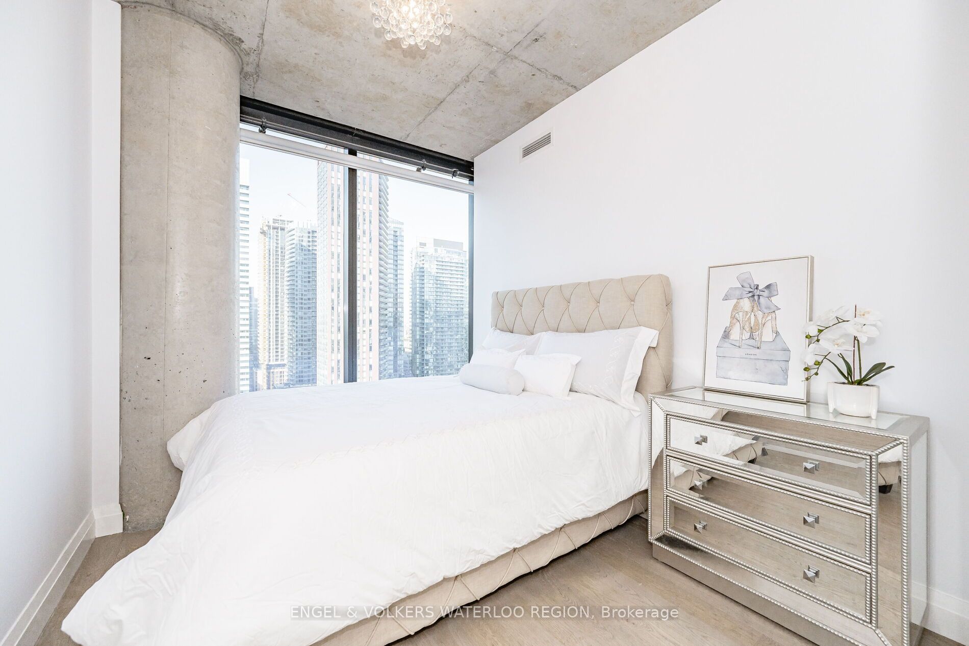 224 King St W 6 Property Photo 17