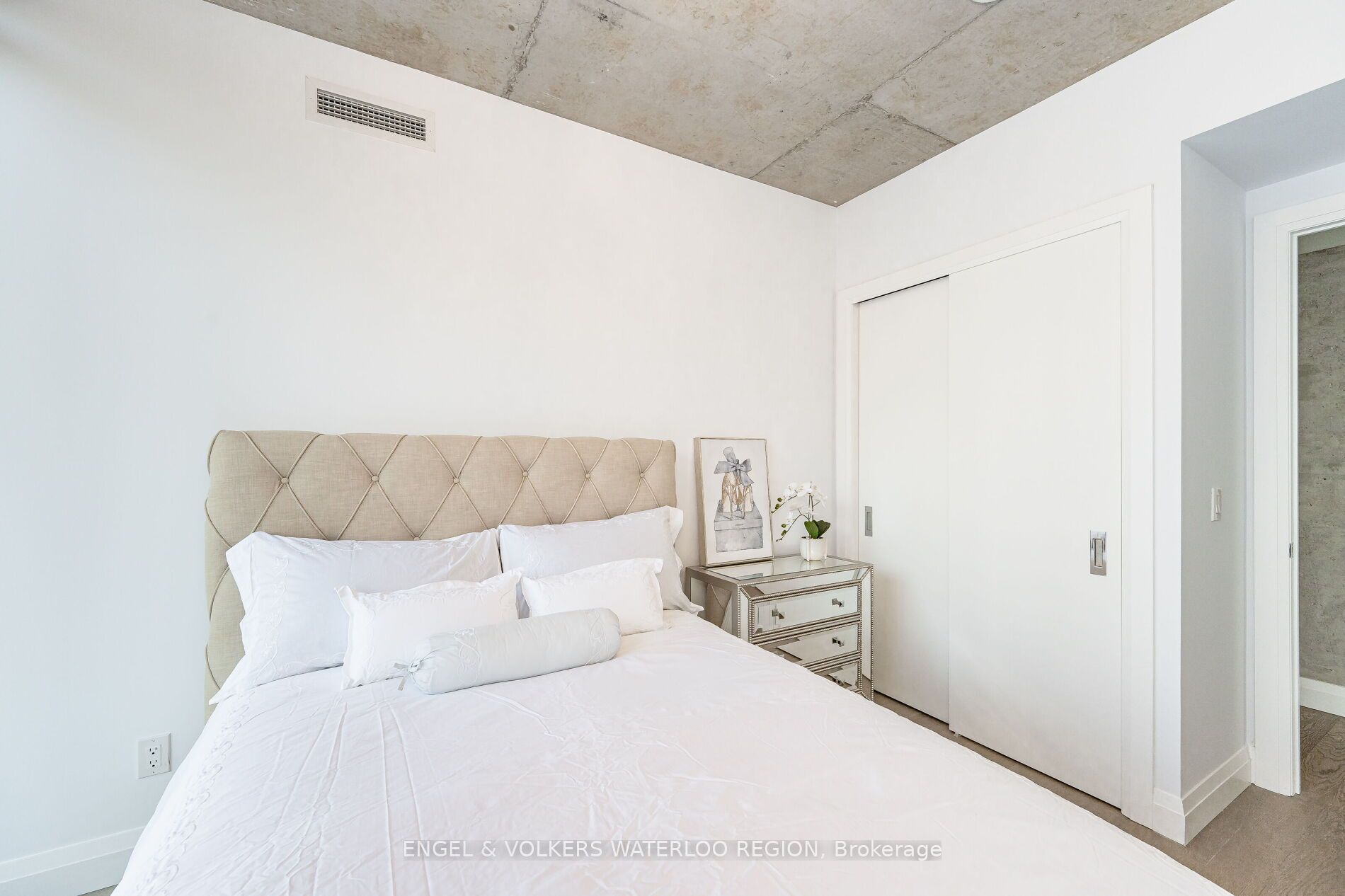 224 King St W 6 Property Photo 18