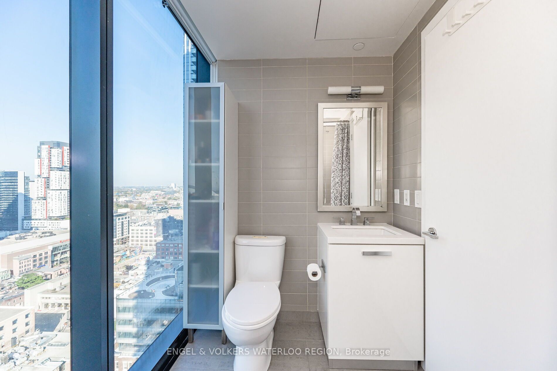 224 King St W 6 Property Photo 19