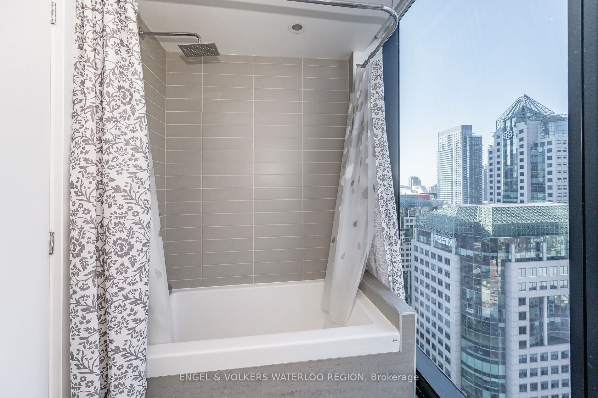 224 King St W 6 Property Photo 20